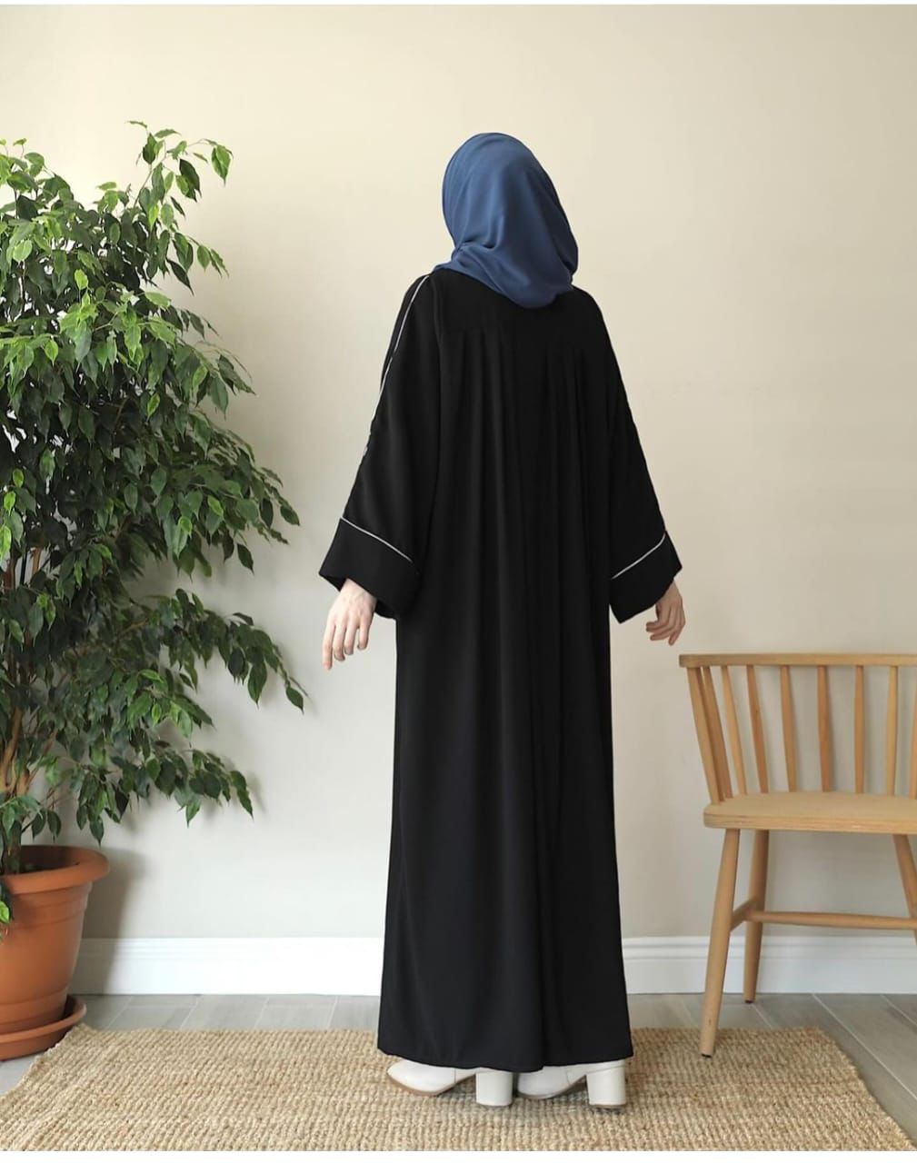 TRENDY ABAYA WITH STROLLER